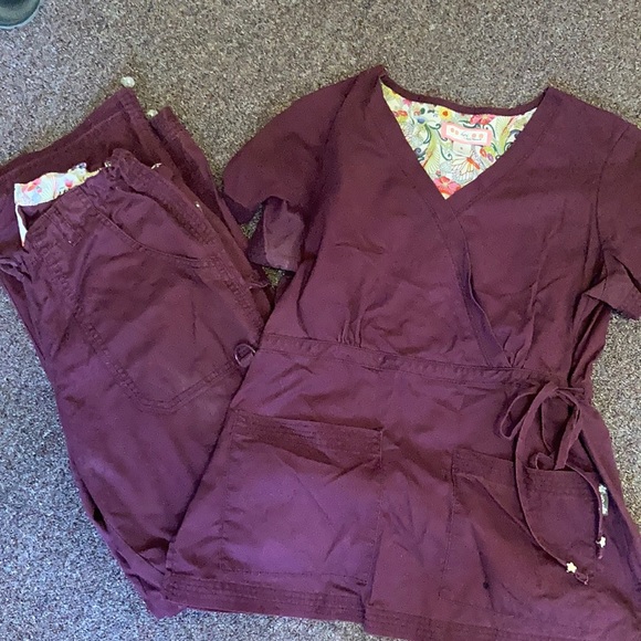 Women’s Koi scrub set